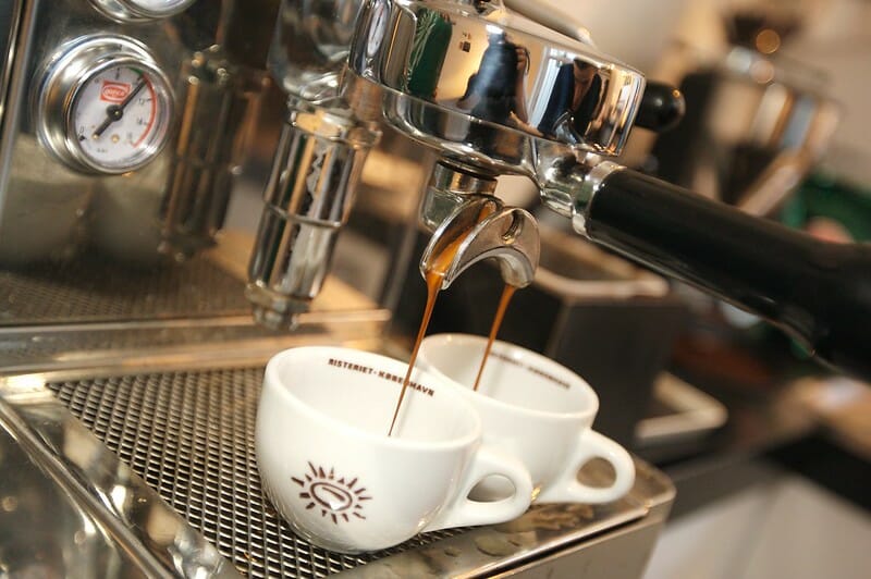 making kopi luwak coffee