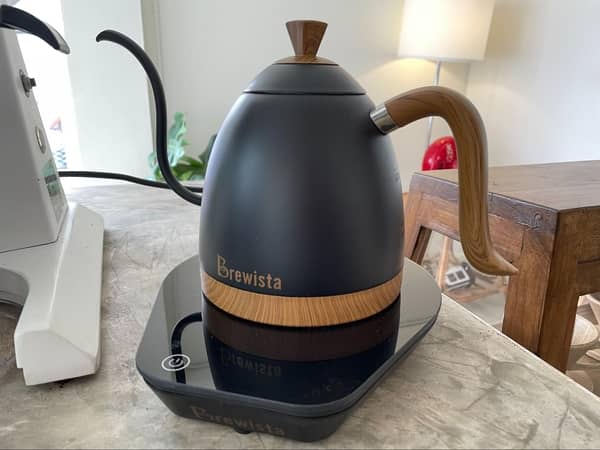  A gooseneck kettle and coffee scale can make your Pour-Over journey easier