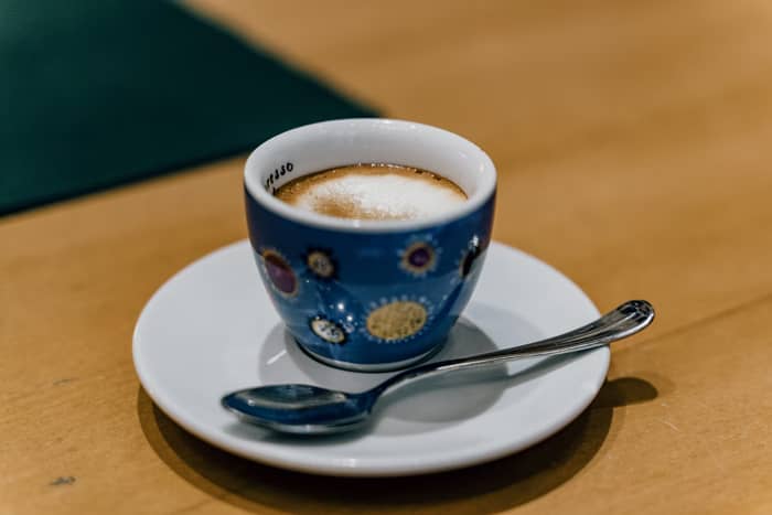 A cup of macchiato also has foamed milk like cappuccino