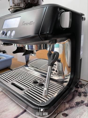 Make espresso with an espresso machine