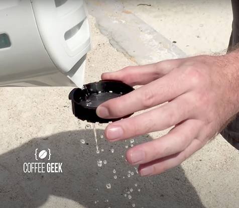 Before you begin, you should wet the filter cap with hot water