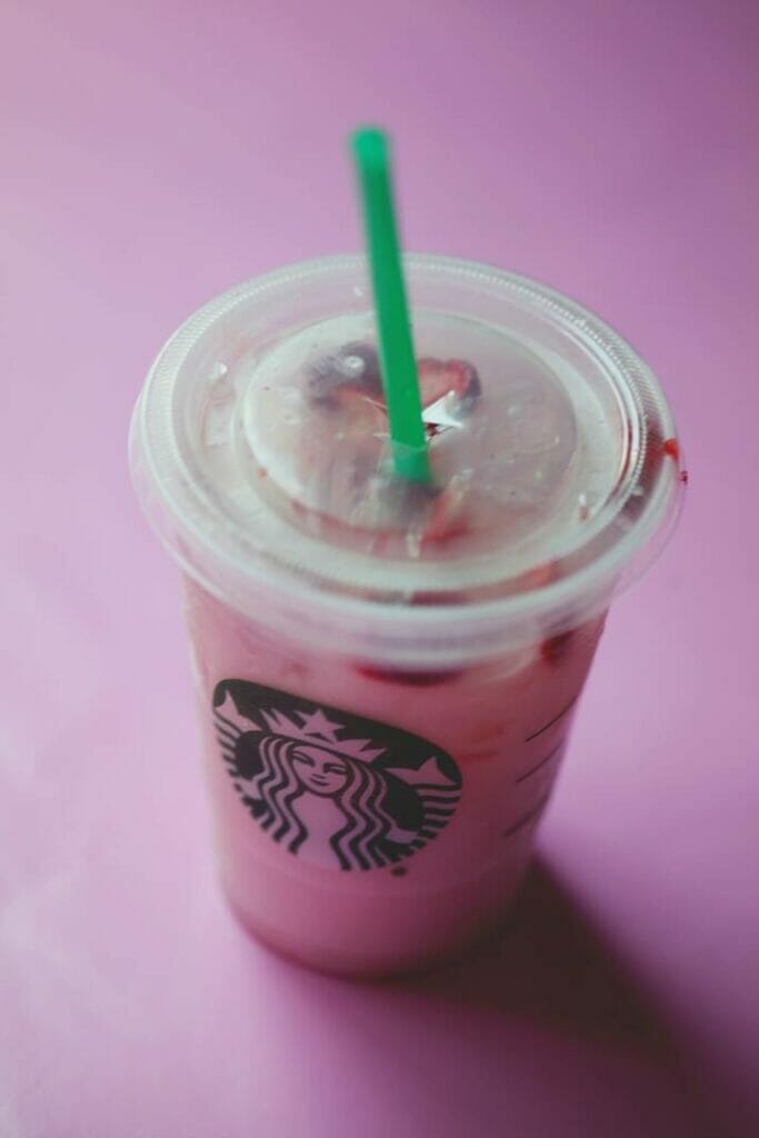 Yes, the Starbucks pink drink has caffeine!
