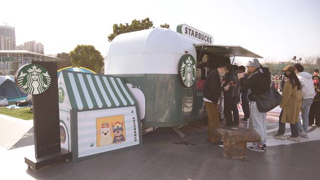 Starbucks coffee truck (pets-friendly) @ 徐汇滨江星巴克小站（宠物友好门店）